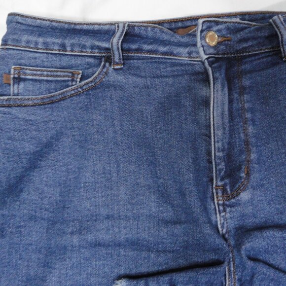 JUDY BLUE Medium Wash Raw Hem Stretch Denim Jean Shorts JB150176 Womens Size 1XL - Picture 2 of 9